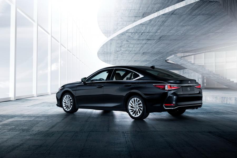  Lexus ES250 2018 года  (WW) (фото 4 из 21)